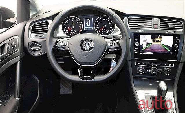 2020' Volkswagen Golf photo #3