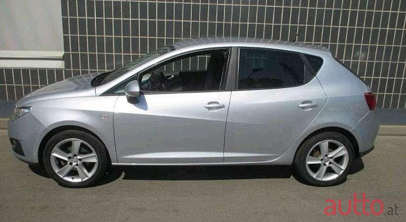 2011' SEAT Ibiza photo #1