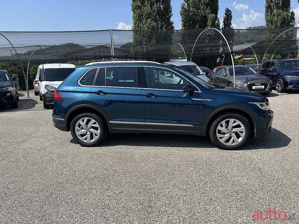 2021' Volkswagen Tiguan photo #3
