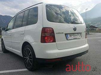 2007' Volkswagen Touran photo #2