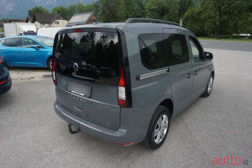2023' Volkswagen Caddy photo #6