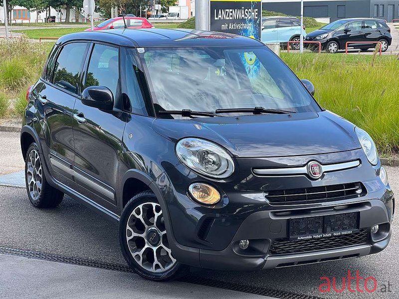 2013' Fiat 500L photo #1