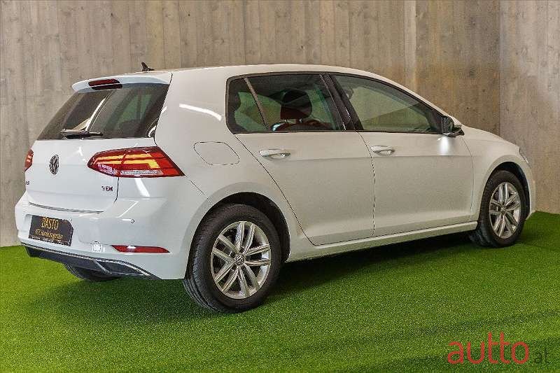 2017' Volkswagen Golf photo #2