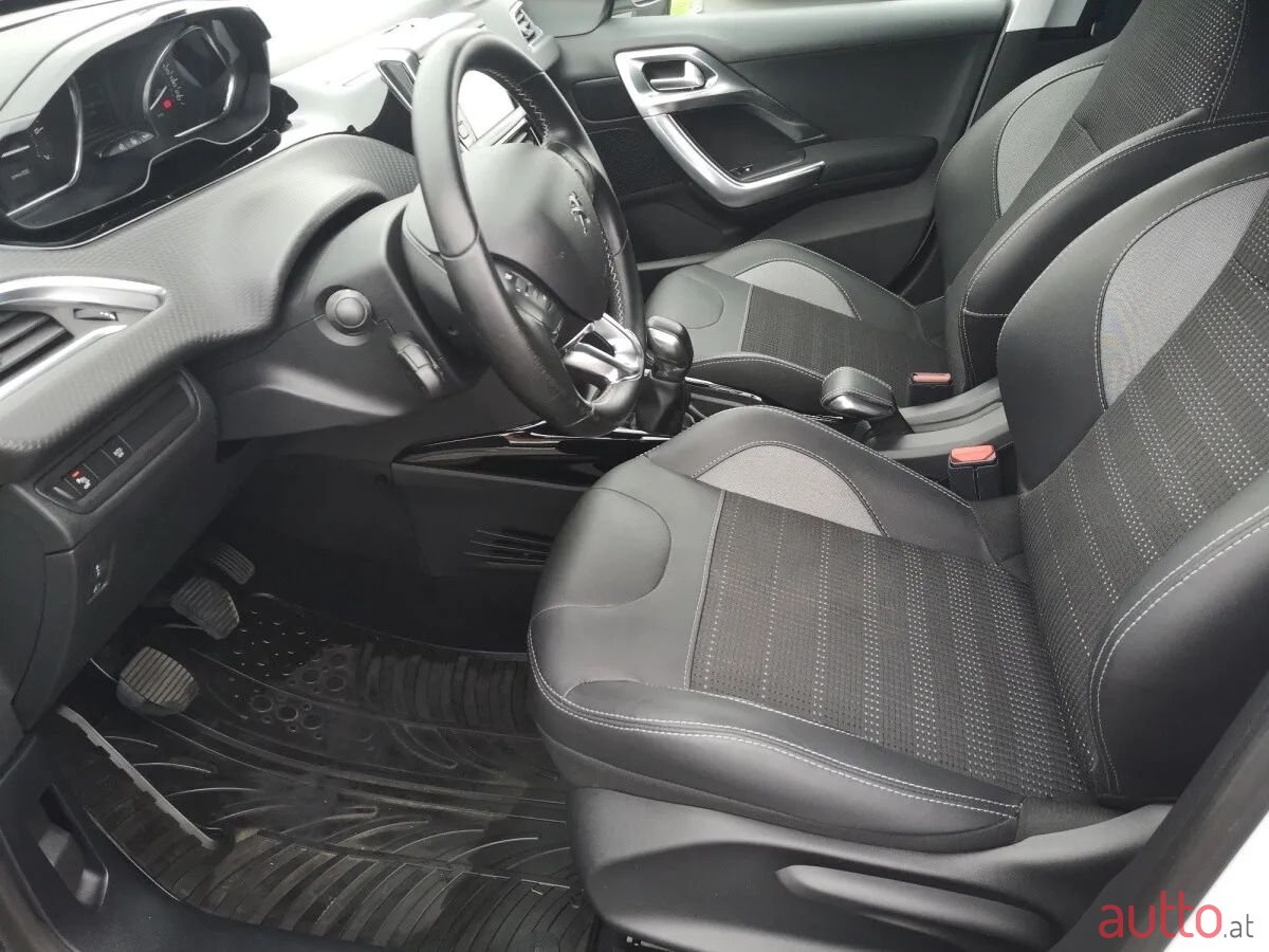 2018' Peugeot 2008 photo #6