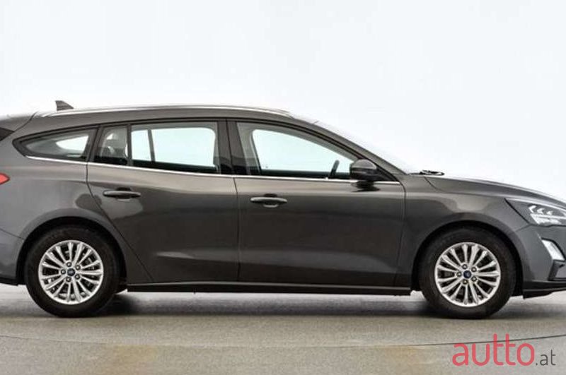2022' Ford Focus photo #4