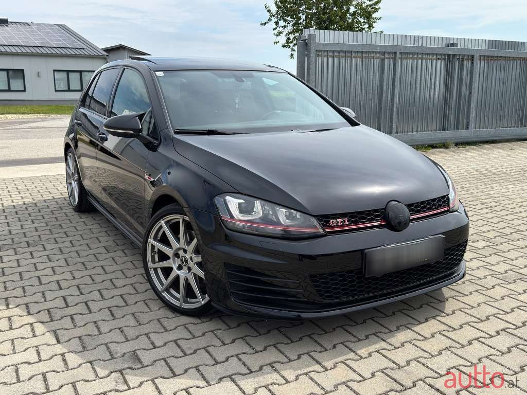 2015' Volkswagen Golf photo #3