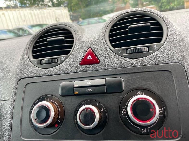 2014' Volkswagen Caddy 1.6 TDI photo #2