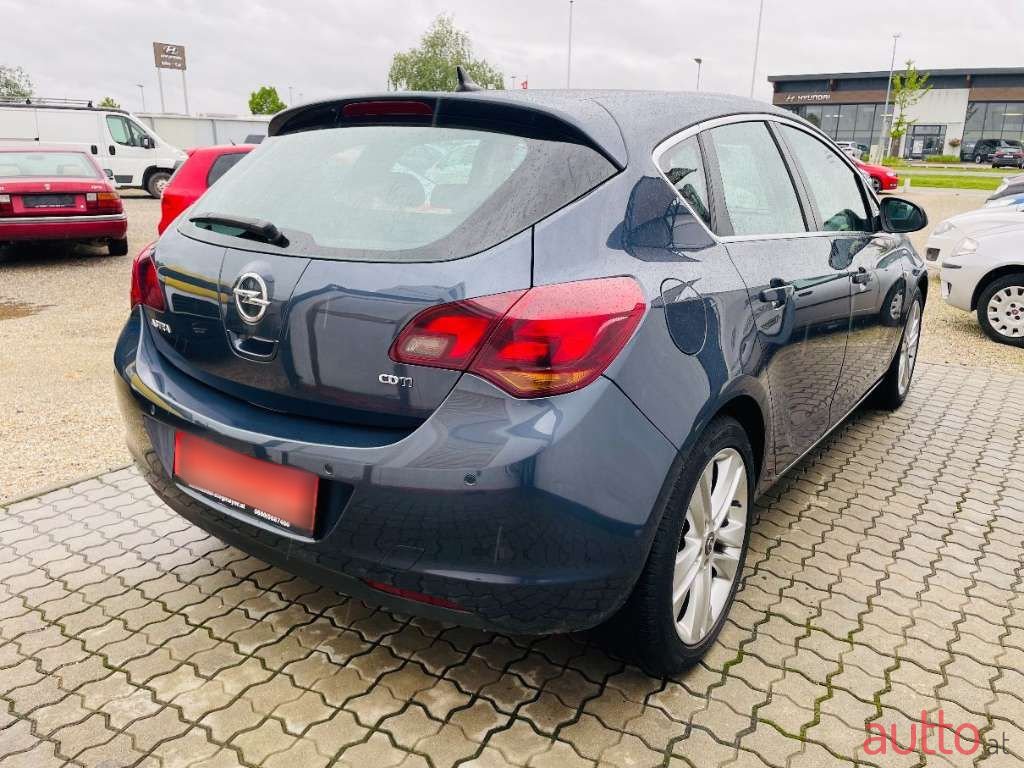 2010' Opel Astra photo #4