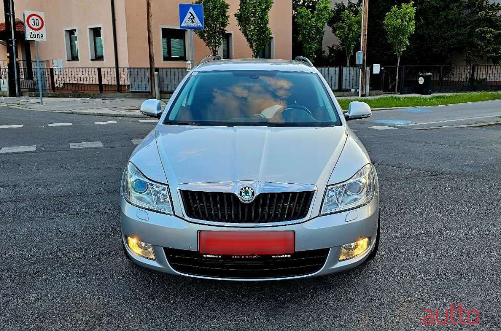 2011' Skoda Octavia photo #2
