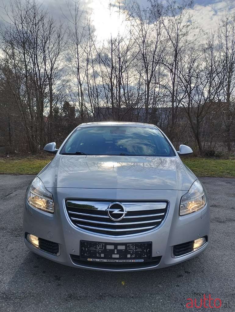 2011' Opel Insignia photo #4