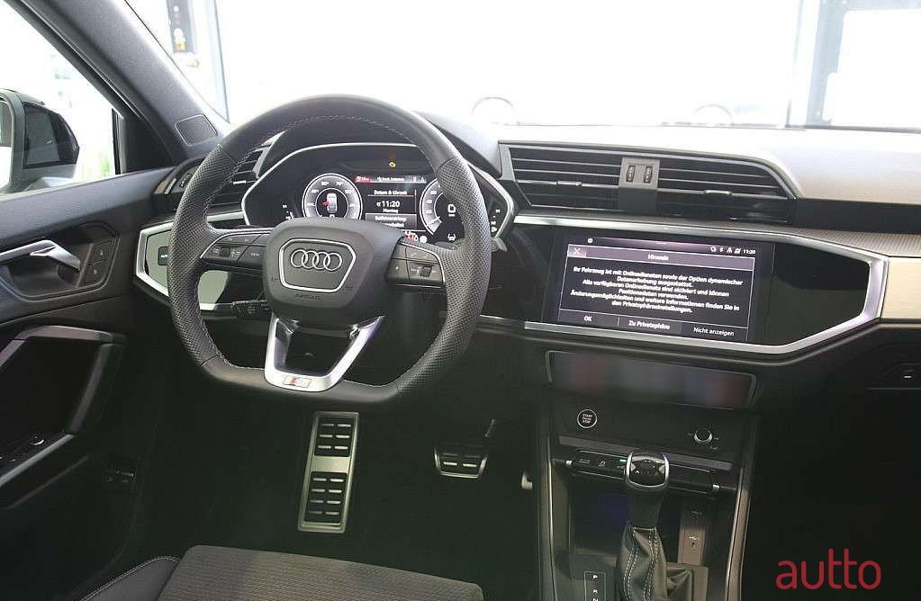 2023' Audi Q3 photo #6