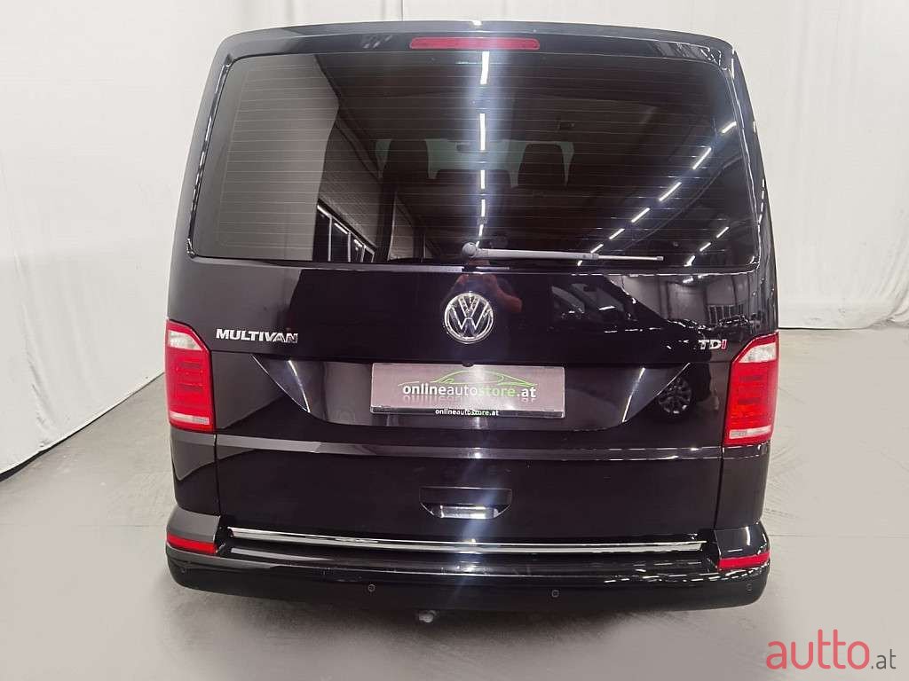 2017' Volkswagen Multivan photo #4