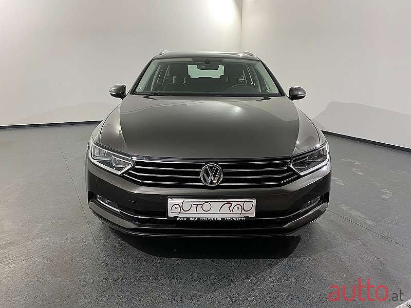 2017' Volkswagen Passat photo #2