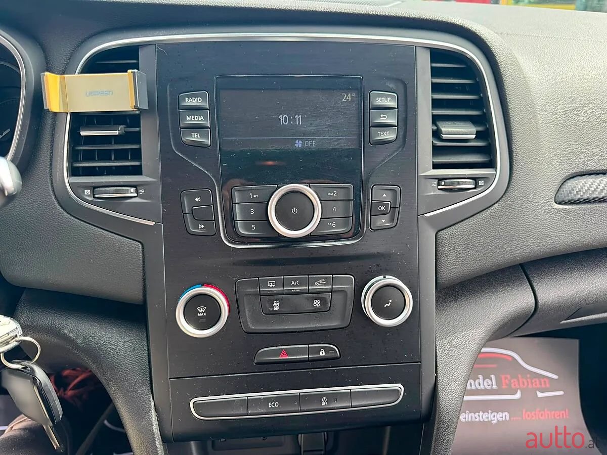 2020' Renault Megane photo #3