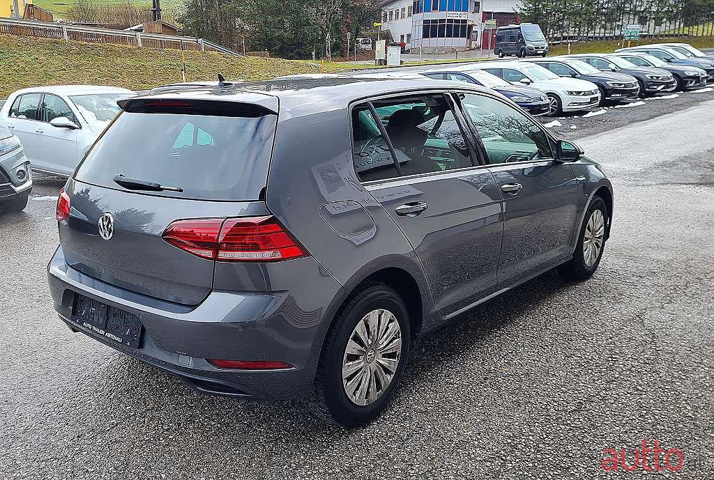 2019' Volkswagen Golf photo #3