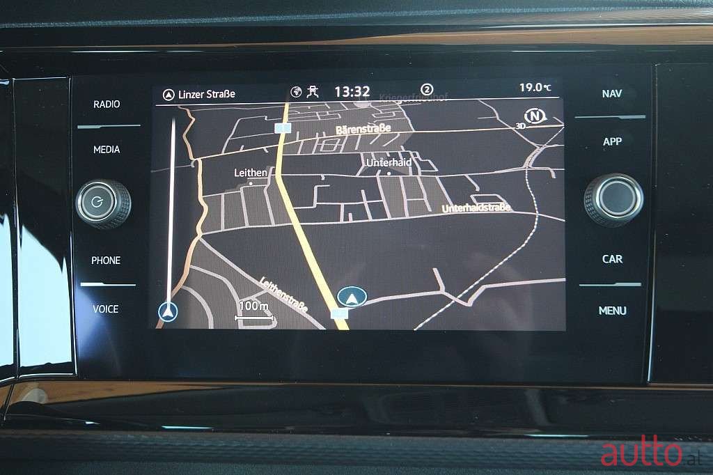 2021' Volkswagen Multivan photo #4