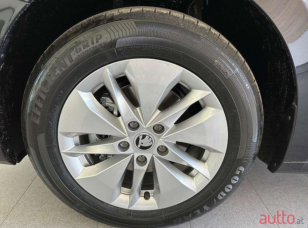 2023' Skoda Octavia photo #3