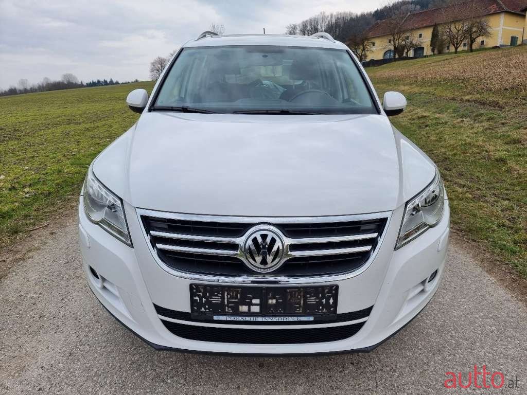 2010' Volkswagen Tiguan photo #2
