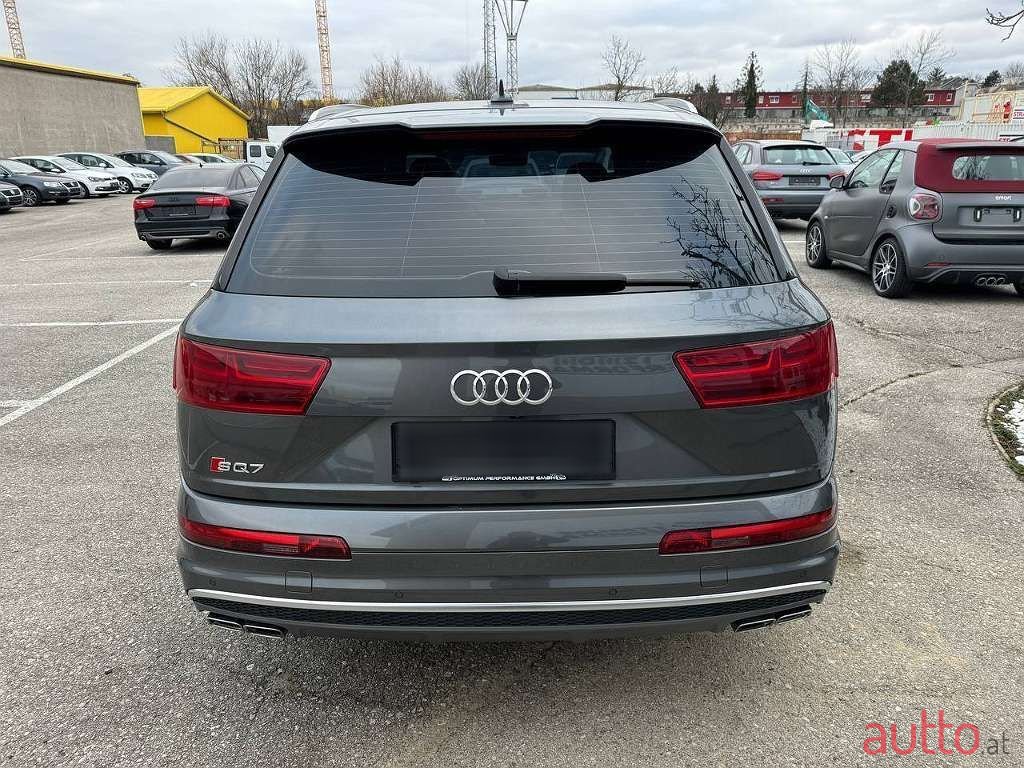 2017' Audi Q7 photo #6