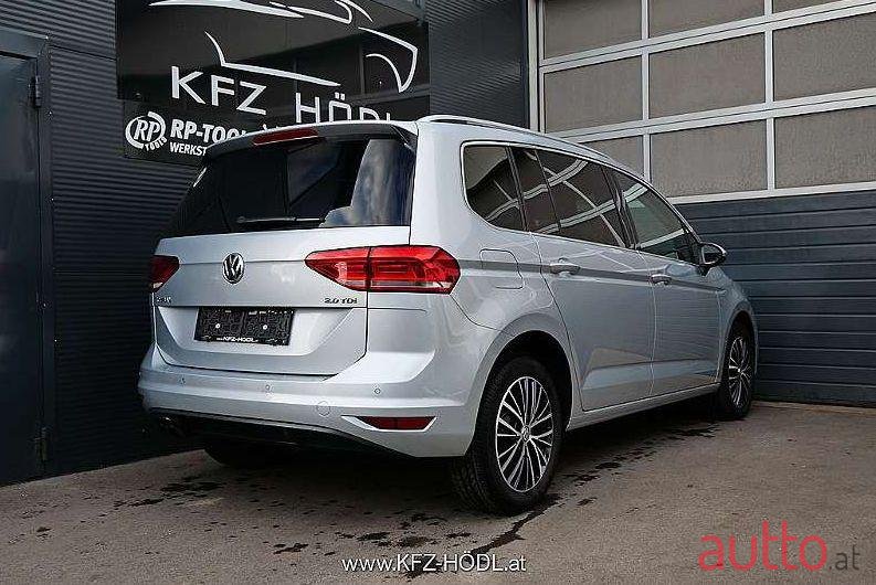 2017' Volkswagen Touran photo #1