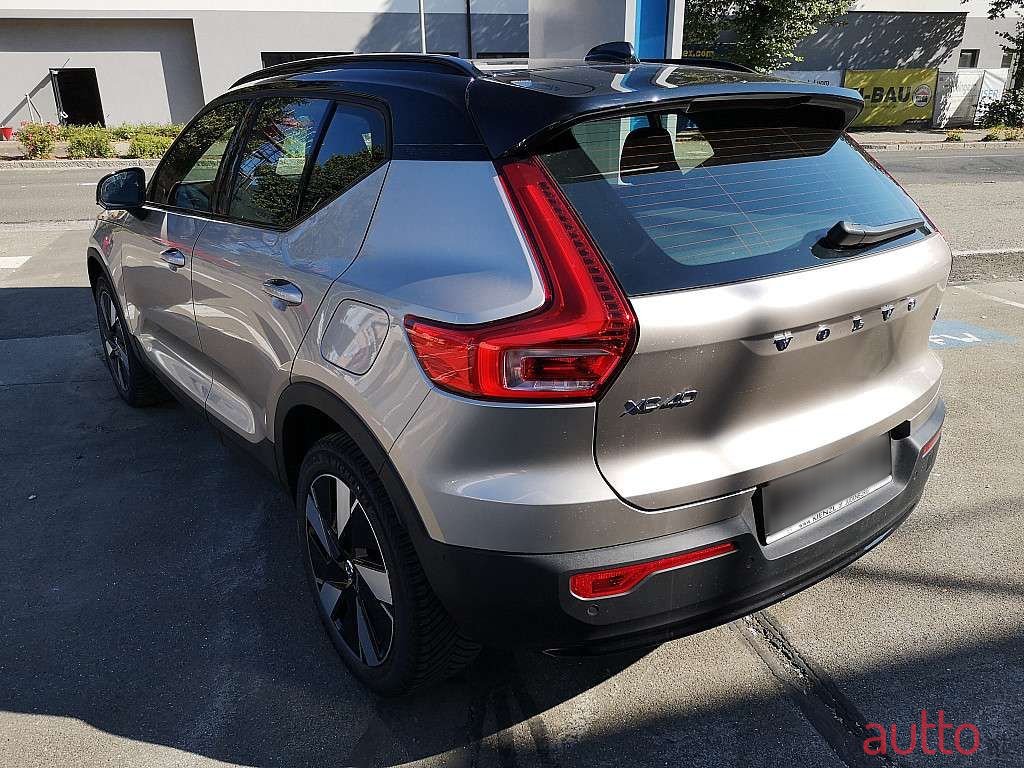 2023' Volvo XC40 photo #2