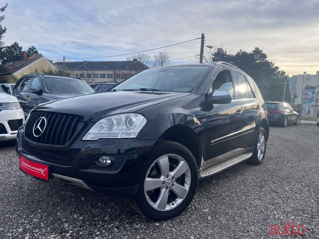 2009' Mercedes-Benz M-Klasse photo #2