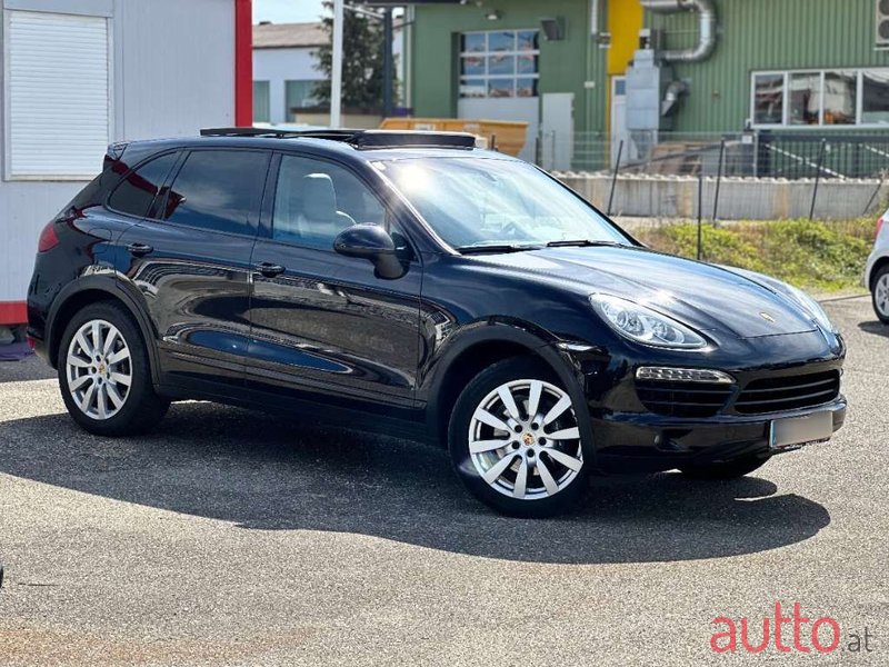 2012' Porsche Cayenne photo #5