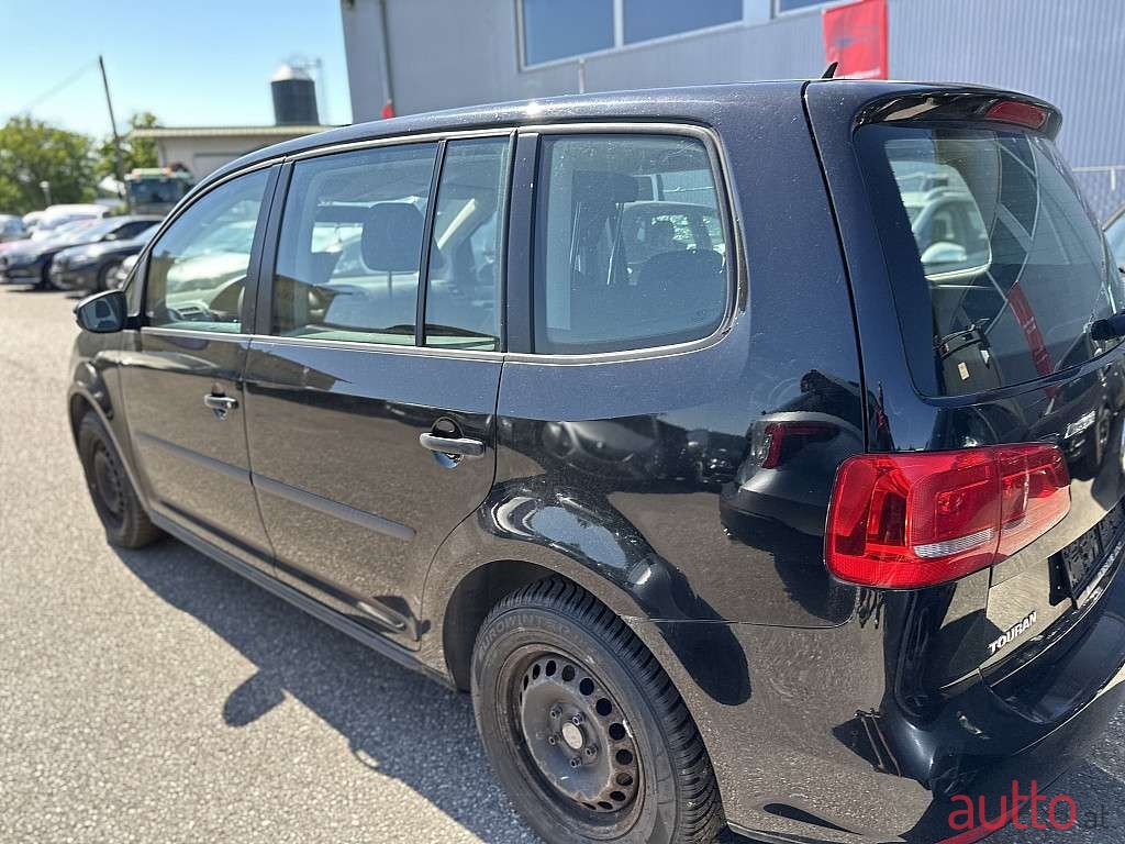 2010' Volkswagen Touran photo #3