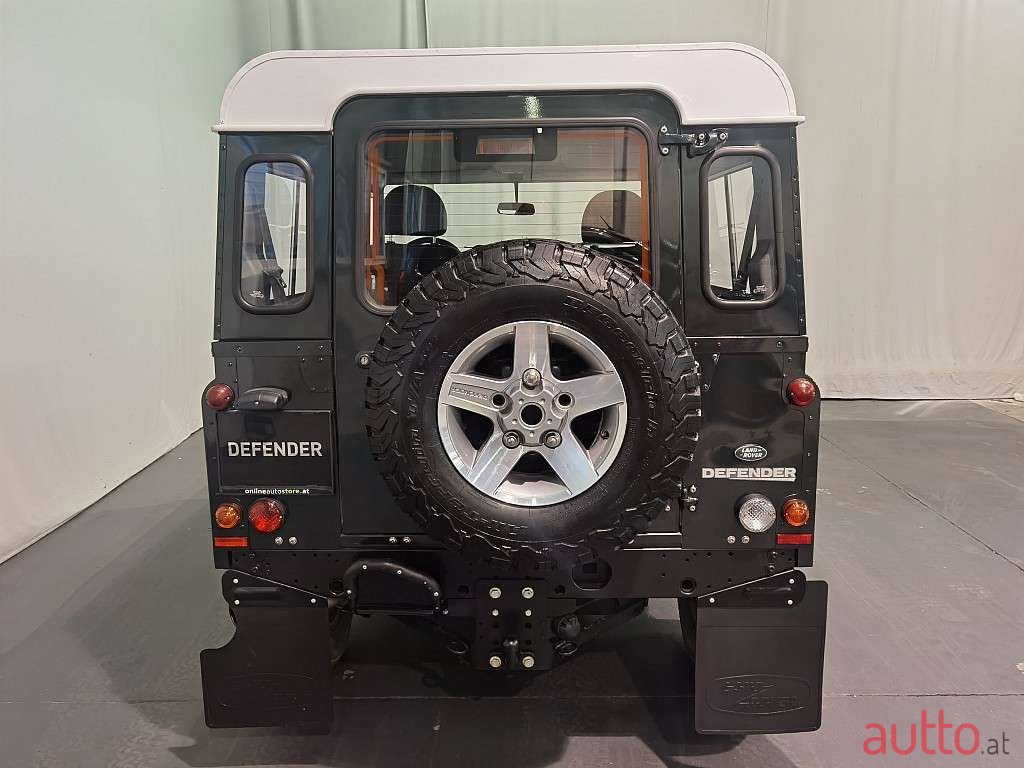 2011' Land Rover Defender photo #4