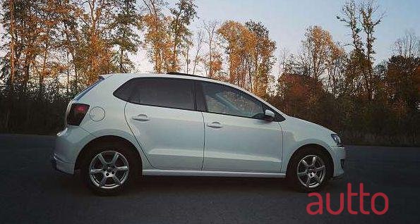 2013' Volkswagen Polo photo #3