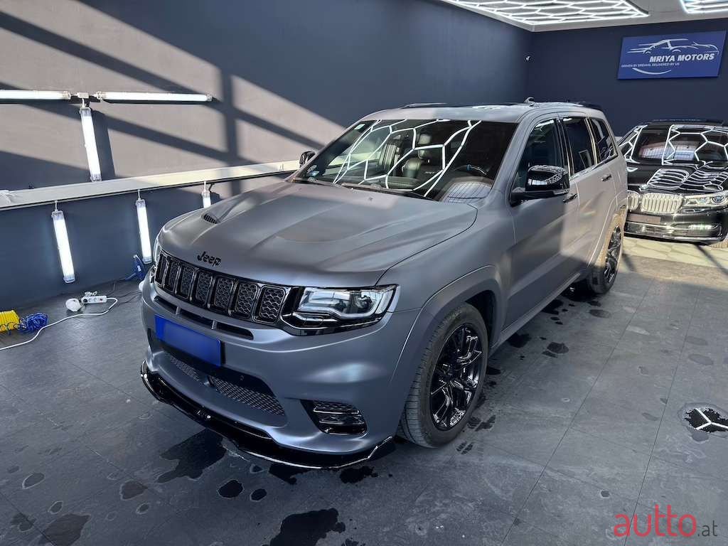 2019' Jeep Grand Cherokee photo #3