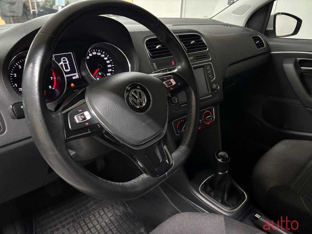 2017' Volkswagen Polo photo #6