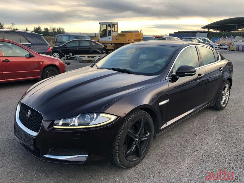 2014' Jaguar XF photo #3