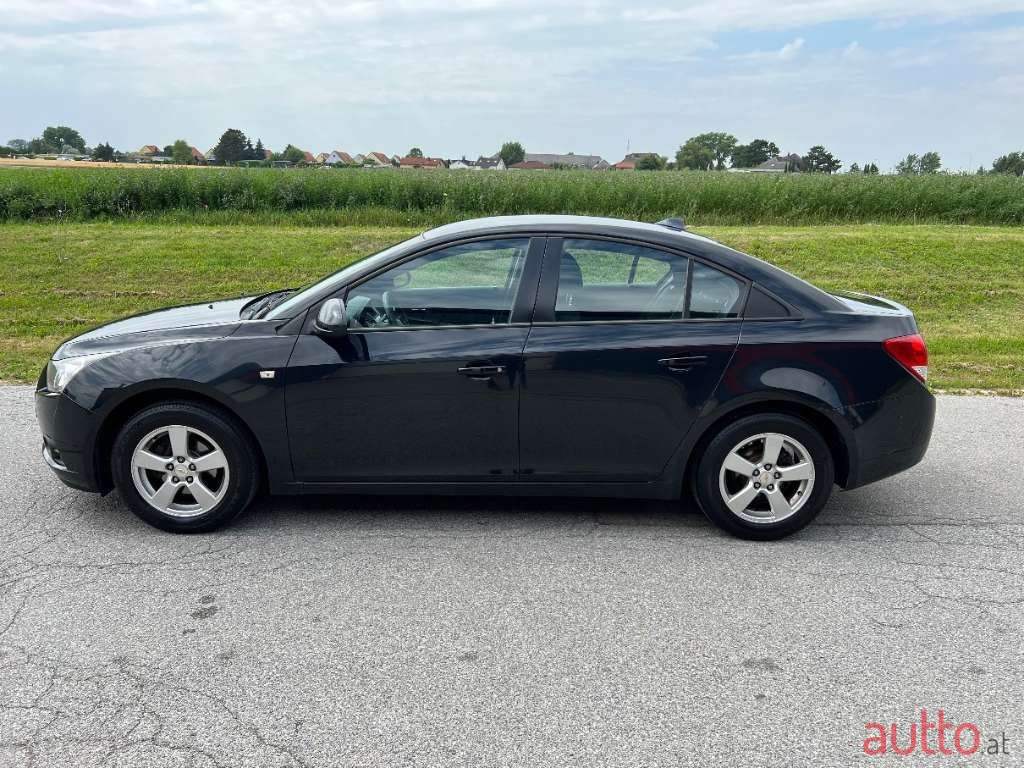 2011' Chevrolet Cruze photo #4