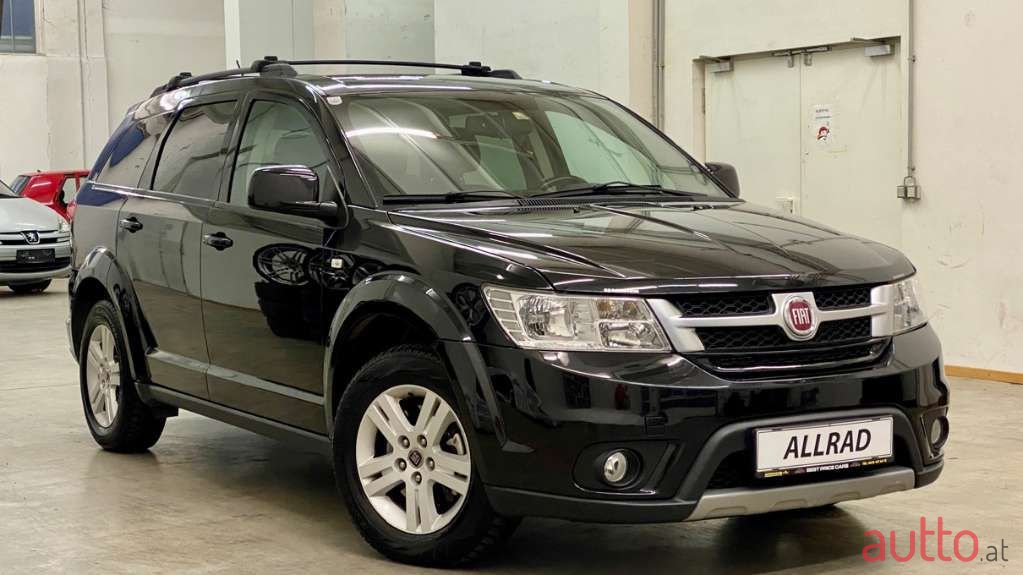 2012' Fiat Freemont photo #2