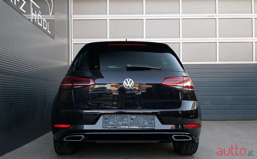 2017' Volkswagen Golf photo #3