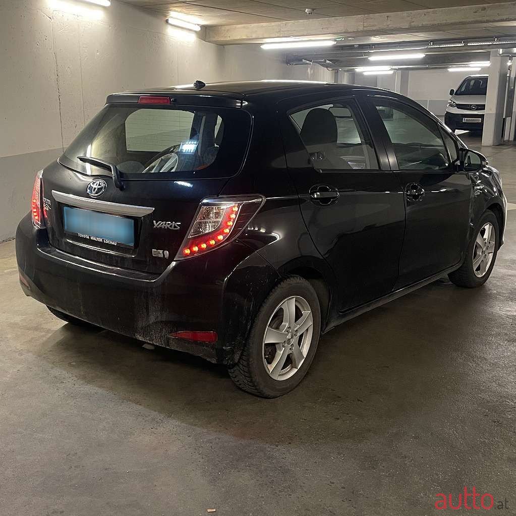 2014' Toyota Yaris photo #2