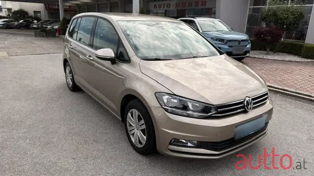 2017' Volkswagen Touran photo #5