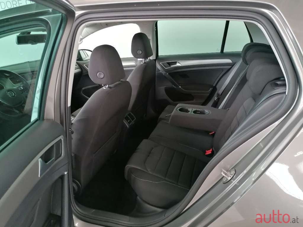 2016' Volkswagen Golf photo #5