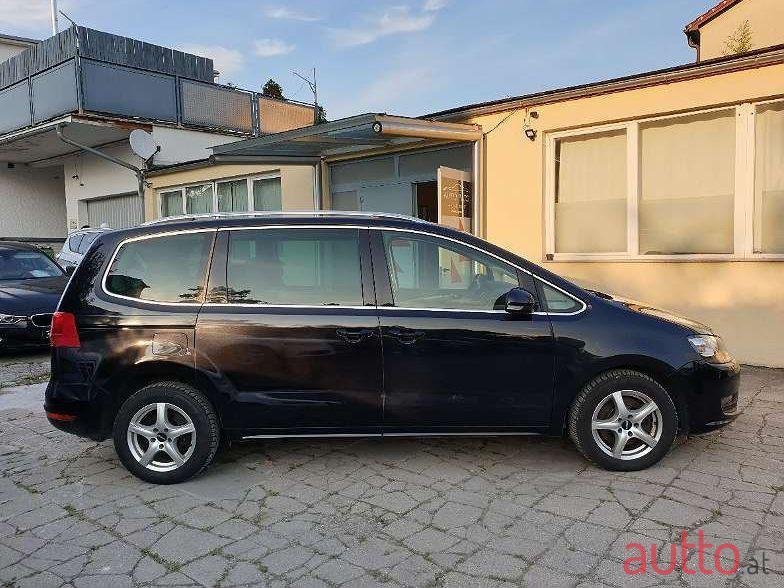 2011' Volkswagen Sharan photo #1