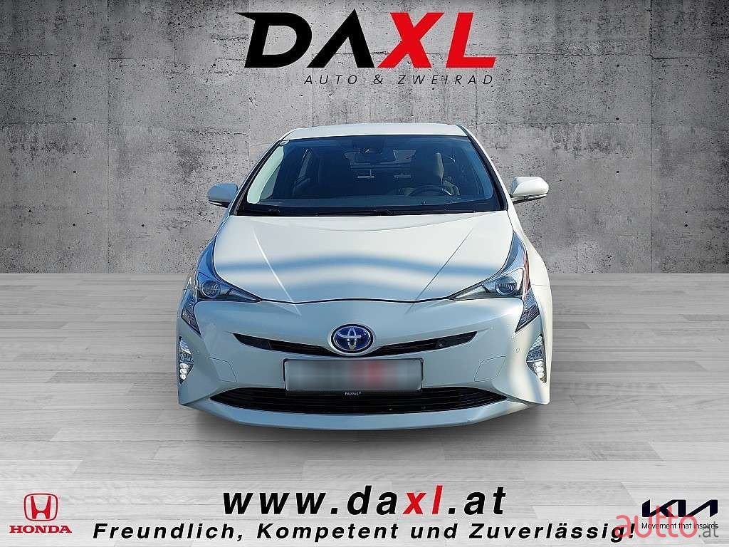 2016' Toyota Prius photo #2