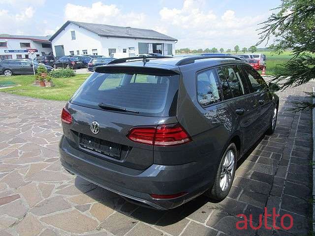 2019' Volkswagen Golf photo #3