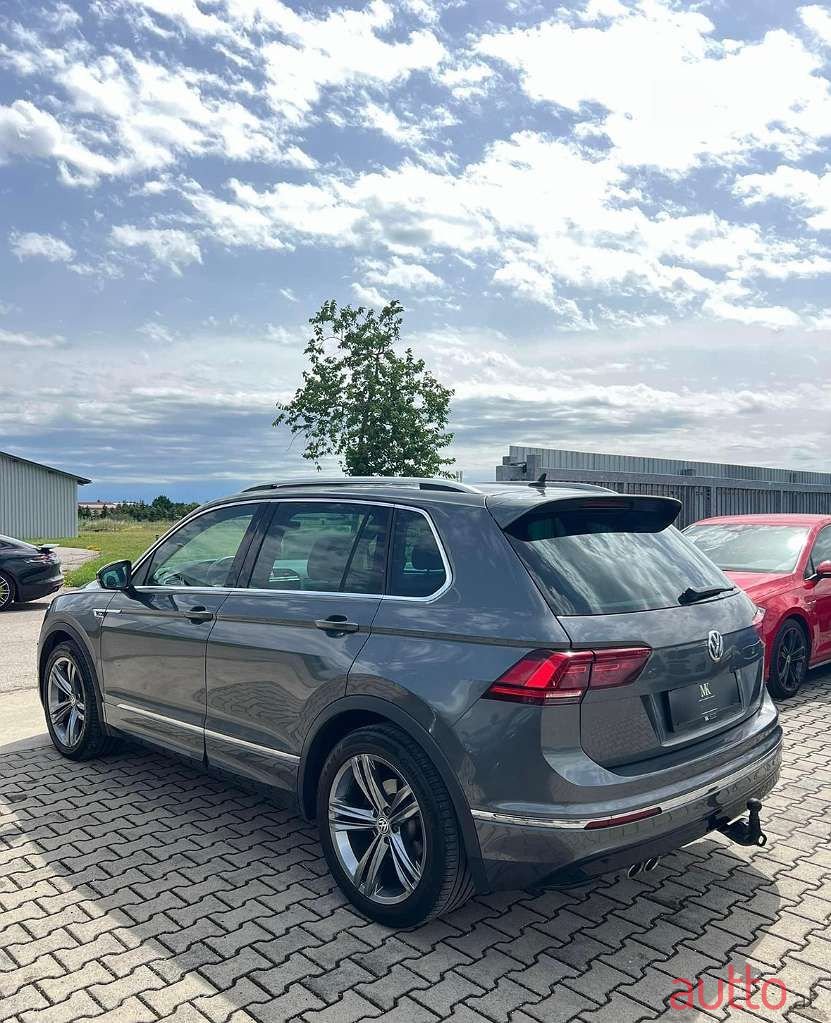 2018' Volkswagen Tiguan photo #6