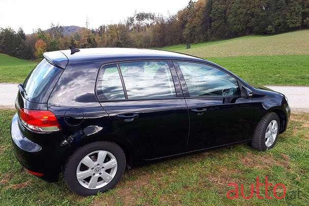 2010' Volkswagen Golf photo #2