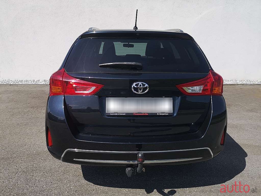 2014' Toyota Auris photo #5