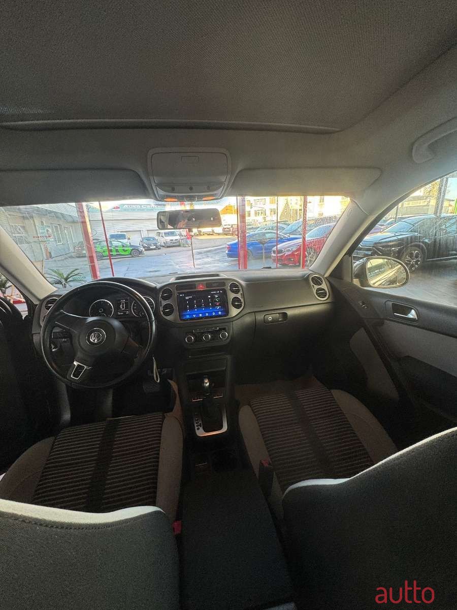 2010' Volkswagen Tiguan photo #6