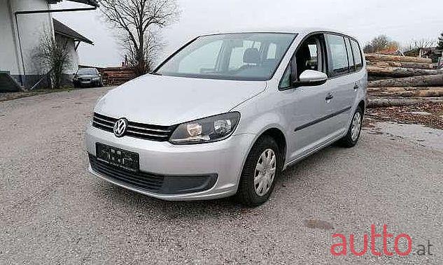 2010' Volkswagen Touran photo #1