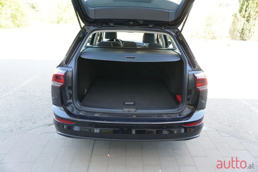 2023' Volkswagen Golf photo #4