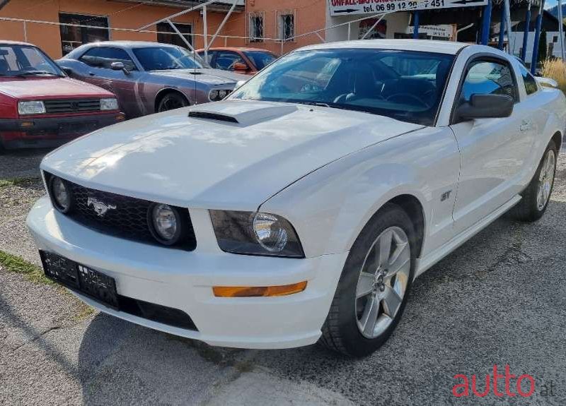 2006' Ford Mustang photo #1