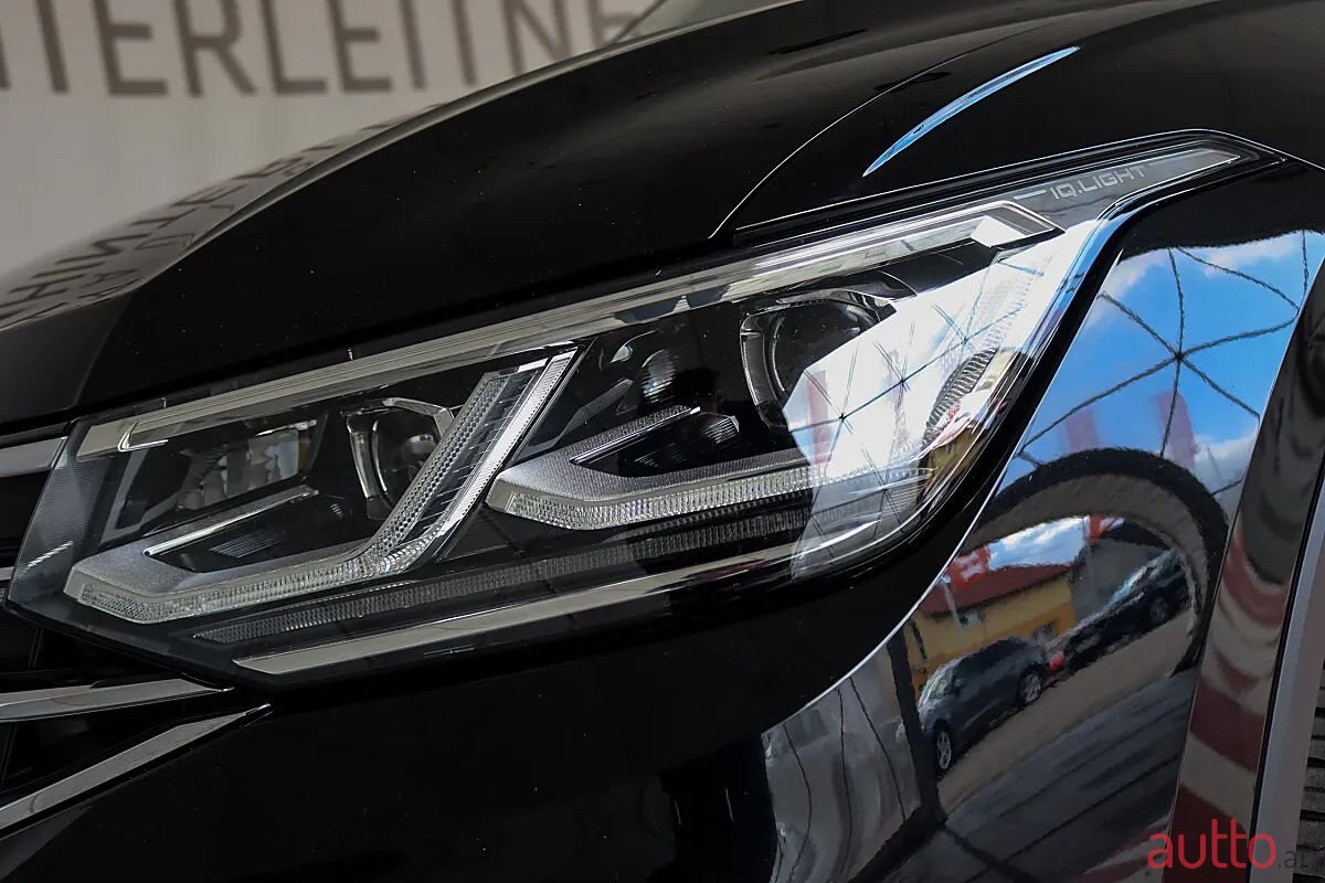 2023' Volkswagen Tiguan Allspace photo #5